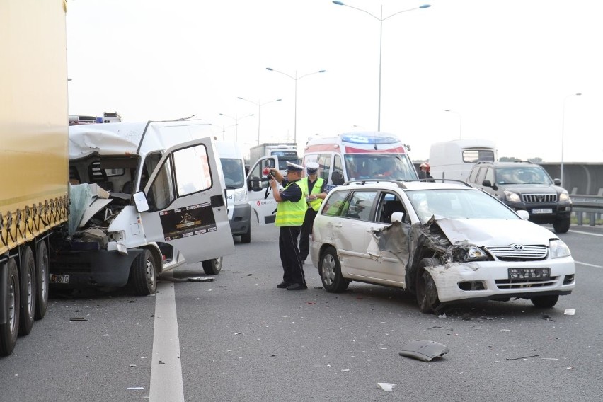 Wypadek na AOW. Zderzenie 3 samochodów, 12.08.2015