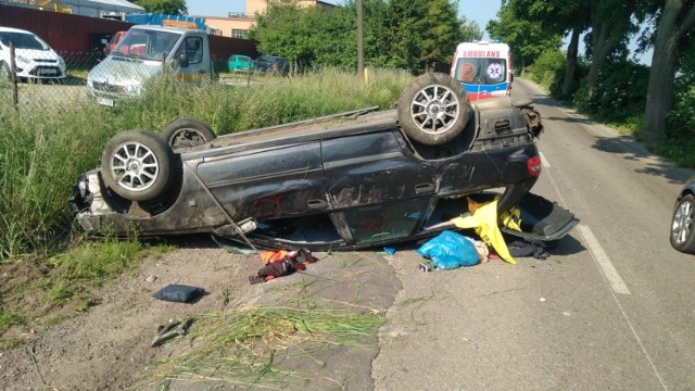 Dachowanie samochodu w Żelistrzewie, powiat puski. 19.06.2020