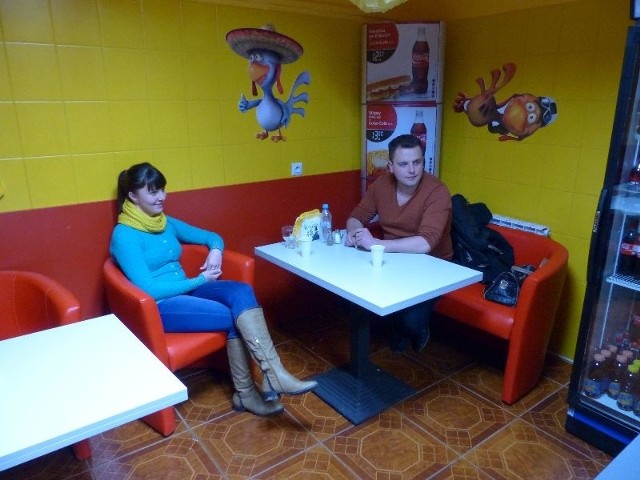 Iza i Piotrek z Kielc przyznają, że kurczaki w "SPecjal KoKo Bar" są lepsze niż w popularnych "sieciówkach" z galerii handlowych.