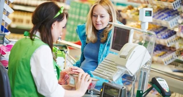 Według związkowców pracownicy handlu są przemęczeni pracą 7 dni w tygodniu i nie mają czasu na życie rodzinne.