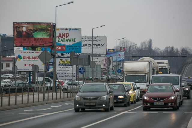 Sprzątanie miejskiej przestrzeni - w tym głównych ulic wjazdowych do Krakowa - będzie trwało dopiero w 2018 roku