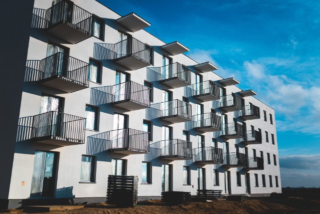narodowy program mieszkaniowyCelem Narodowego Programu Mieszkaniowego jest poprawa sytuacji mieszkaniowej w Polsce. Na zdjęciu budowa bloku w Świdniku.