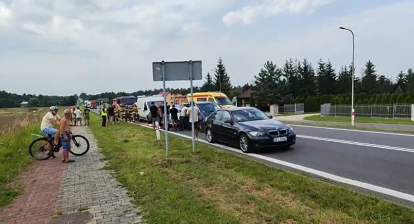 Karambol pod Kłobuckiem W Gruszewni zderzyło się 5 samochodów na DK 43 na ulicy Kłobuckiej w Gruszewni. Spore utrudnienia w ruchu 