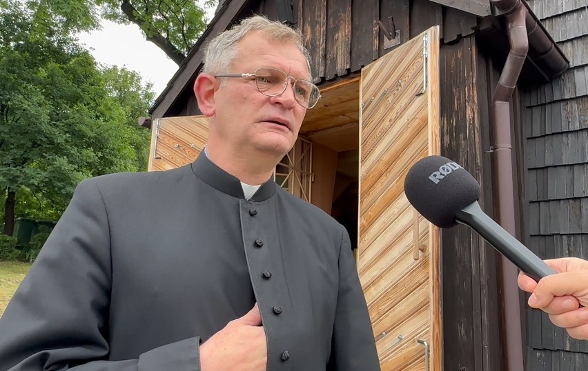 W posadzce kościoła św. Anny w Gołkowicach od niedawna można...