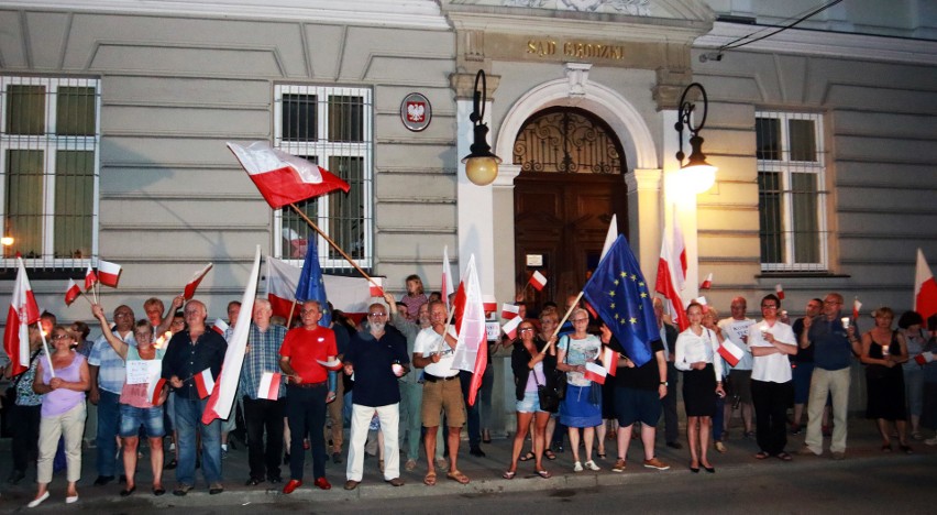 Przed sądeckim sądem manifestacja o trzecie veto [ZDJĘCIA, WIDEO]