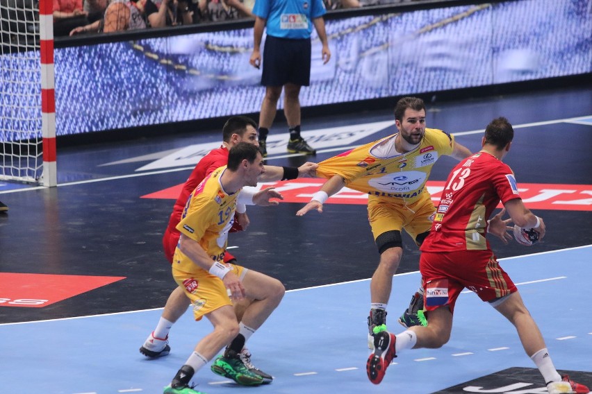 Vive Tauron Kielce po horrorze wygrał z Veszprem i zwyciężył w Lidze Mistrzów