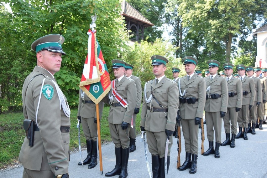 Hołd dla 30 ofiar pacyfikacji Radwanowic w miejscu kaźni hitlerowskiej. Wspomnienia bestialskiego mordu [ZDJĘCIA] 