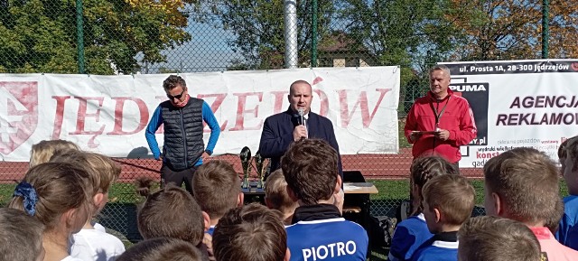 Pierwszy Turniej o Puchar Burmistrza Miasta Jędrzejowa Klas Trzecich w piłce nożnej. Do rywalizacji stanęło sześć szkół