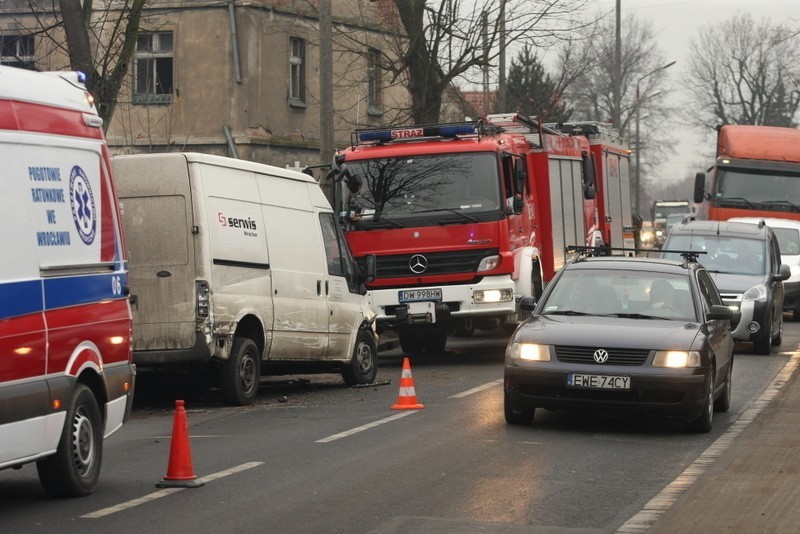 Wrocław: Wypadek na Kowalskiej. Dwie osoby ranne (ZDJĘCIA)