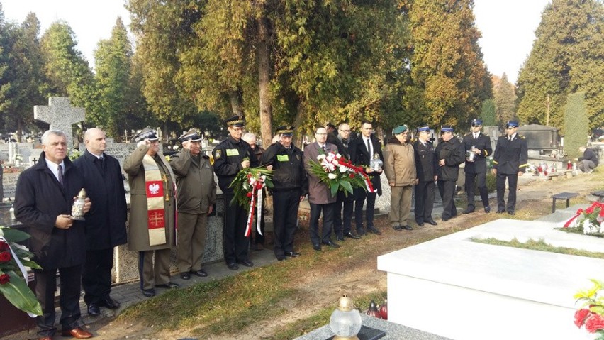 Złożyli kwiaty na grobie Janusza Kochanowskiego i pod pomnikiem Jerzego Popiełuszki [ZDJĘCIA]