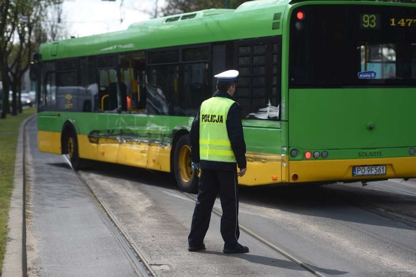 Autobus zderzył się z tramwajem. Czterech poszkodowanych