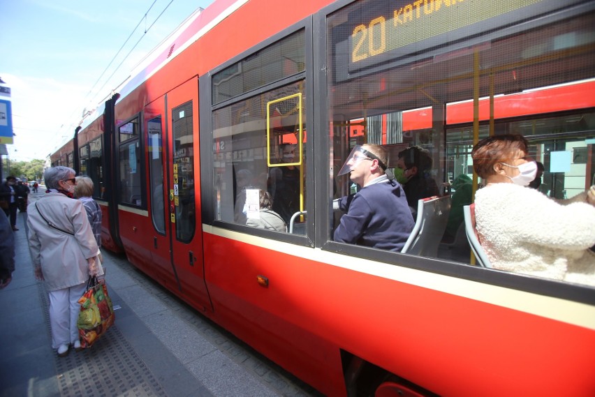 Nowe zasady w autobusach i tramwajach od 18 maja