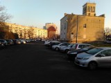 Duży parking w centrum Wrocławia znów za darmo (ZDJĘCIA)