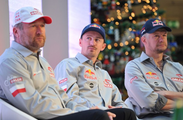 Konferencja prasowa Orlen Team przed Rajdem Dakar 2016. Na zdjęciu od lewej:  Rafal Sonik, Adam Małysz, Xavier Panseri.