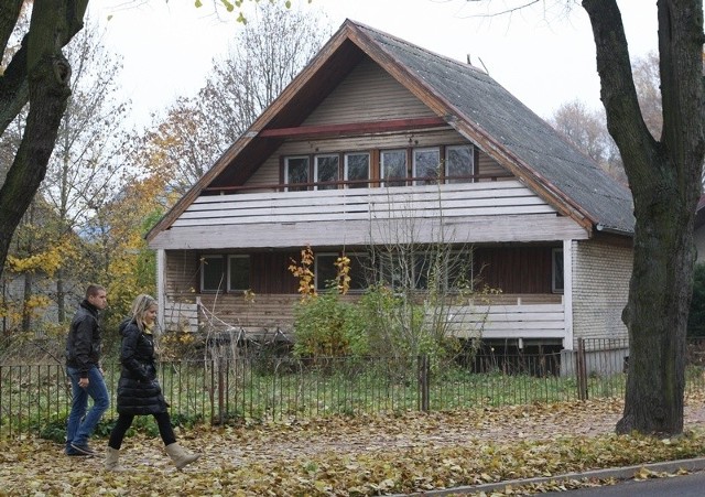Teren przy ulicy Mierosławskiego w Słupsku, gdzie jeszcze rok temu mieściły się przychodnie, został przeznaczony do sprzedaży. 