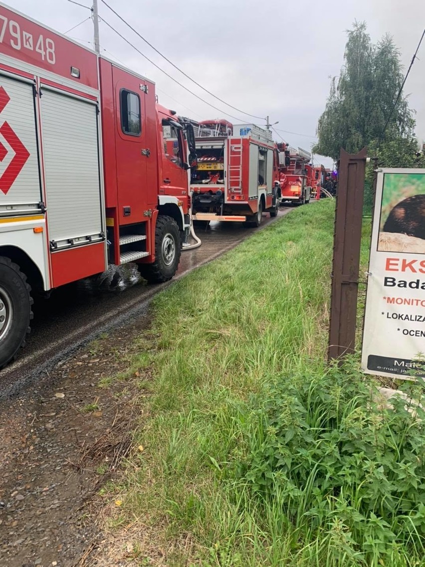 Myślenice. Pożar domu na Górnym Przedmieściu. Dwie osoby trafiły do szpitala