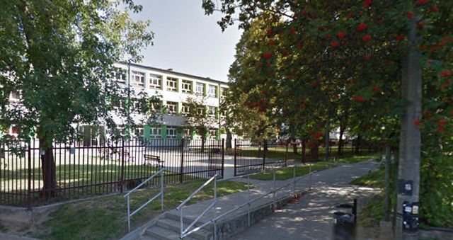 Nauczyciele z IX LO w Lublinie złożyli skargę do sanepidu w sprawie objęcia ich kwarantanną po wykryciu zakażenia u dwóch uczniów
