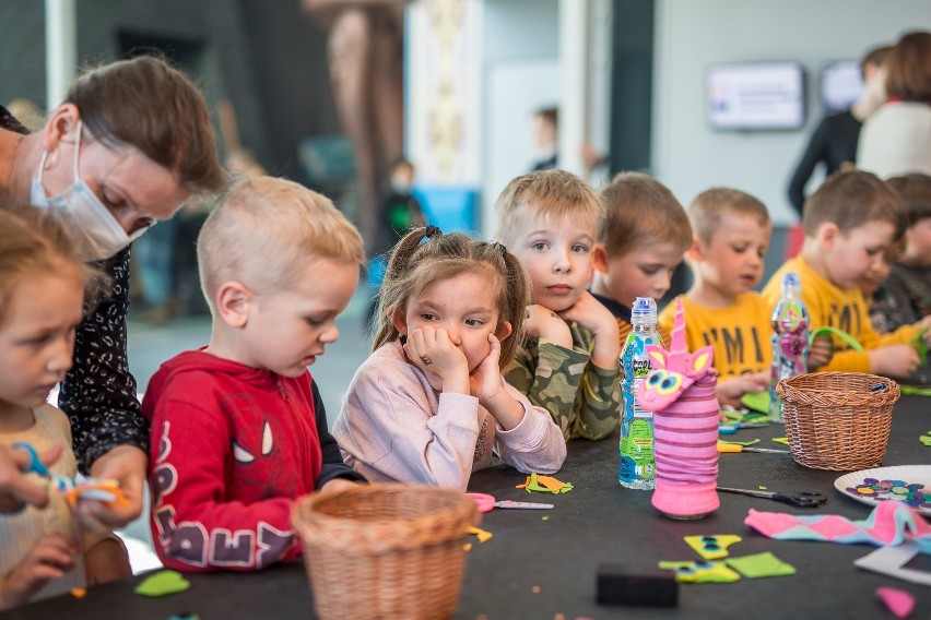 Bajkowy Dzień Teatru w Pacanowie. Spektakle dla dzieci, mnóstwo zabawy. Zobacz zdjęcia