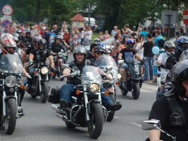 W sobotniej paradzie wzięło udział ponad stu motocyklistów.