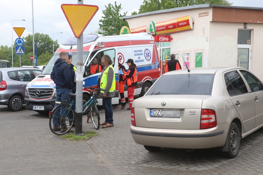 Śmiertelny wypadek we Wrocławiu. Samochód potrącił rowerzystę 