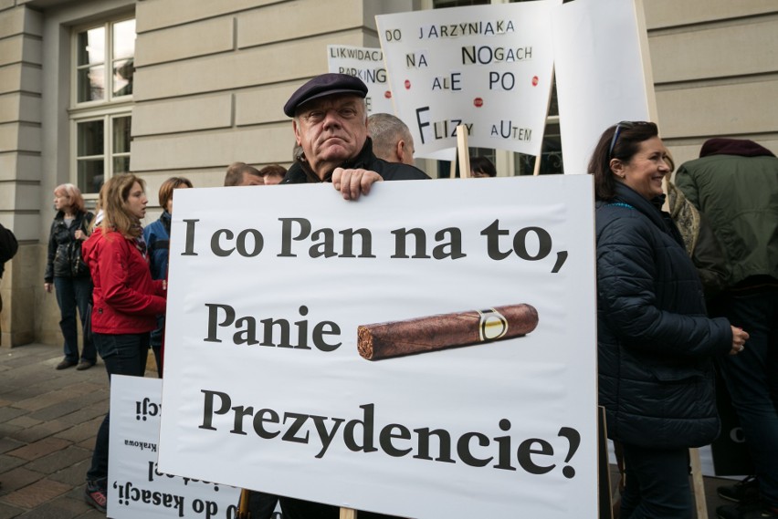 Protest na Placu Wszystkich Świętych