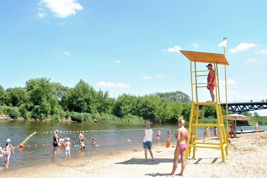 W piątek nastąpiło oficjalne otwarcie plaży miejskiej przy...