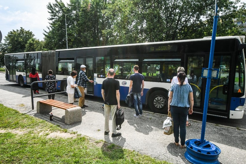 Czasowe zmiany w funkcjonowaniu komunikacji miejskiej są...