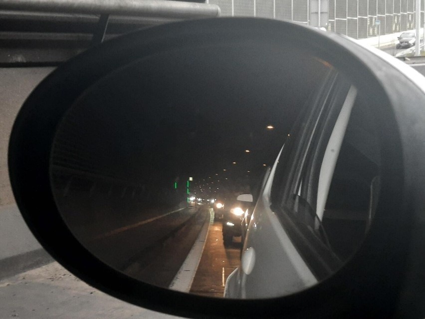 Uwaga. Na trasie S86 w rejonie katowickiego tunelu ogromne...