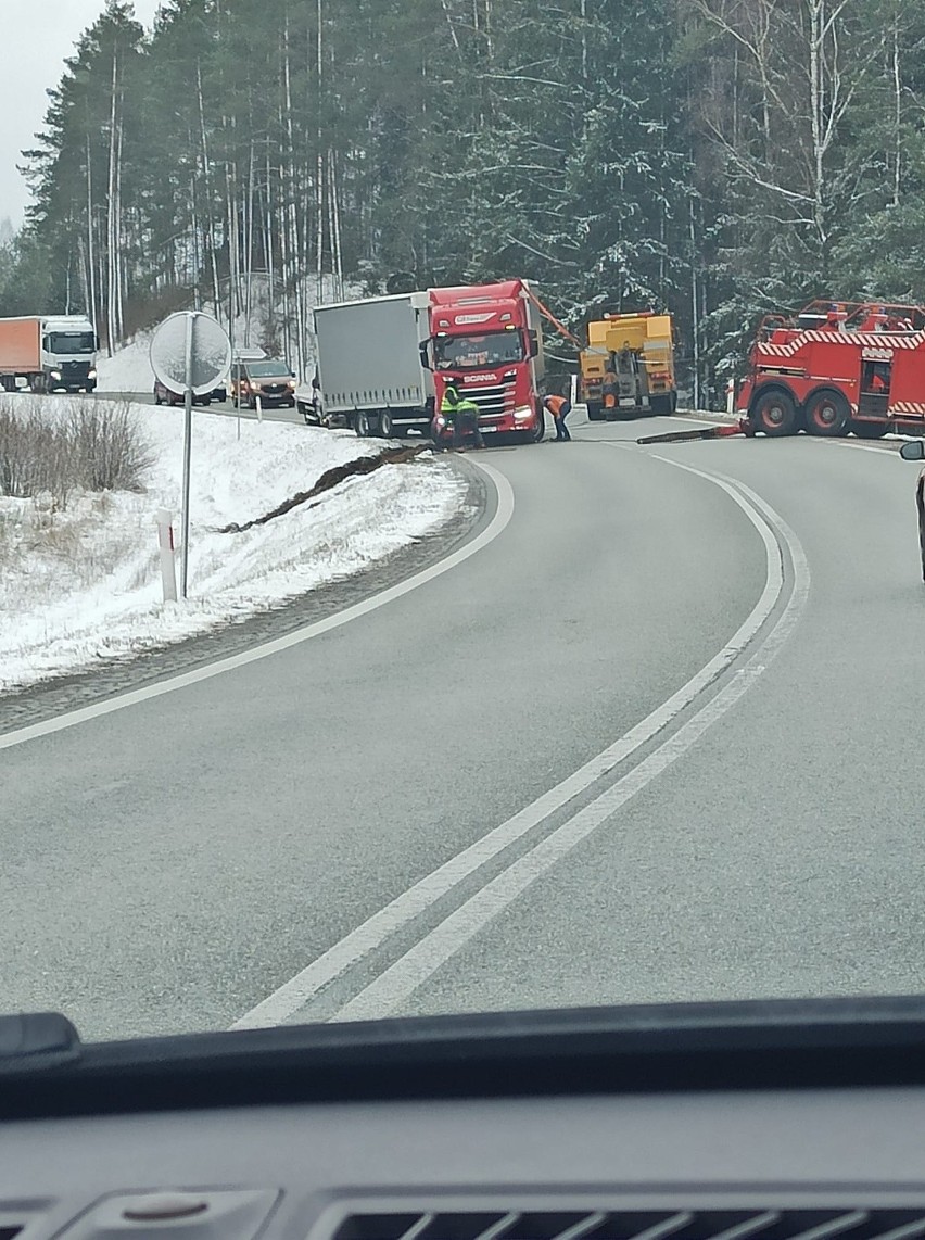 Droga krajowa nr 8 w okolicach Skindzierza - ciężarówka...