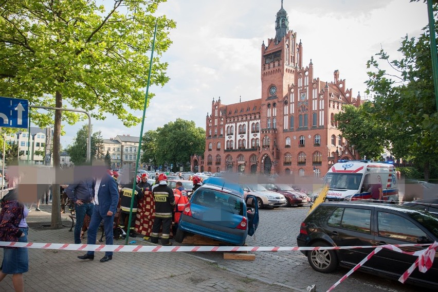 Przyczyny wypadku na pl. Zwycięstwa ustalą biegli z Instytutu Ekspertyz Sądowych im. Prof. dra Jana Sehna