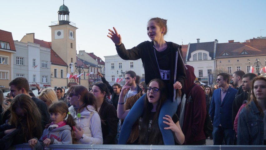 Rybnik oszalał! Dzikie tłumy na koncercie Miuosha i O.S.TR.