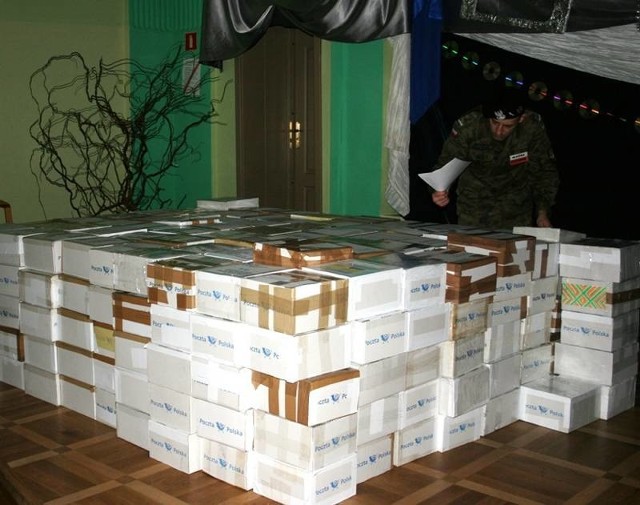 W Świętoszowie przez ponad tydzień zbierano paczki świąteczne dla żołnierzy w Afganistanie. Skrupulatnie je liczono i oglądano, czy nie są uszkodzone.