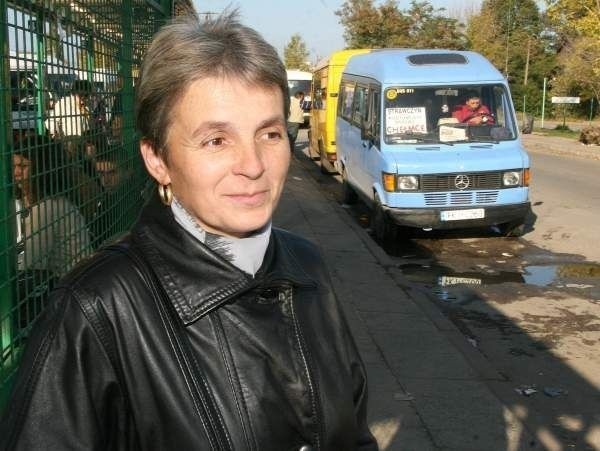 - Zawsze dojeżdżam do Kielc busem, nigdy nie miałam problemu z transportem. Busy jeżdżą często, a ich ceny są zdecydowanie niższe od autobusów PKS - mówi Teresa Kabała, mieszkanka Łącznej.