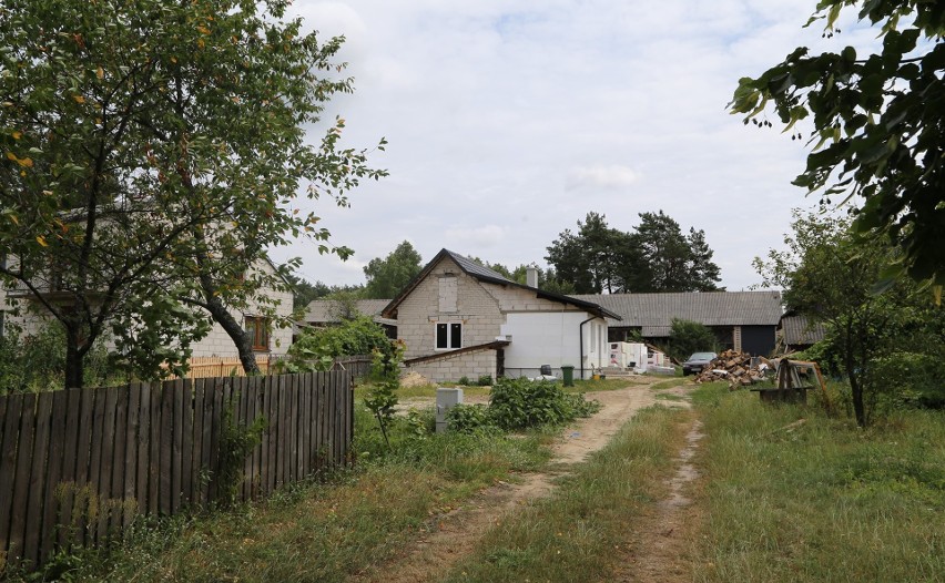 Potrzebna pomoc dla pogorzelców z pow. tomaszowskiego. Niepełnosprawny Rysio tęskni za domem