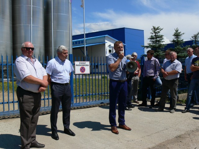 Spotkanie ma charakter otwarty, dlatego organizatorzy, także   Marcin Piwnik trzeci z lewej - zapraszają także sadowników i wszystkich zainteresowanych.