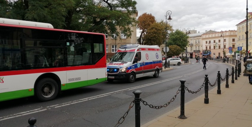 Ul. Bernardyńska. Autobus zahamował, ucierpiało troje z pasażerów