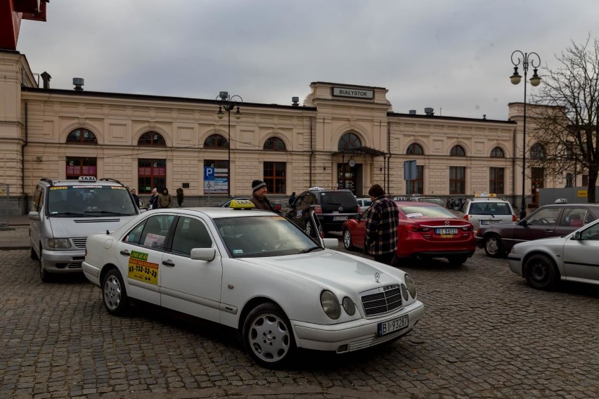 Henryk Dębowski: Radny PiS chce, by seniorzy jeździli za darmo taksówkami. Program Taxi 75+