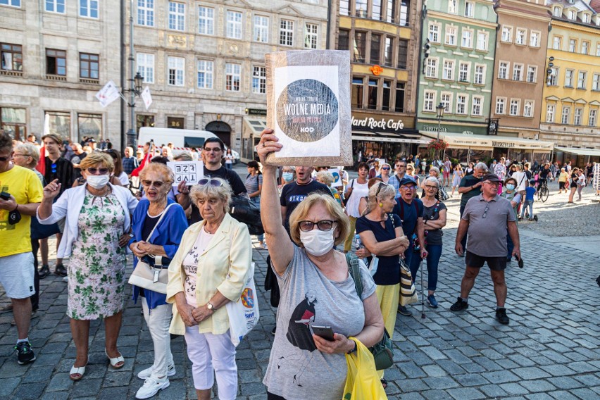 "Wolne media, wolni ludzie, wolna Polska" - protest we Wrocławiu [ZDJĘCIA]