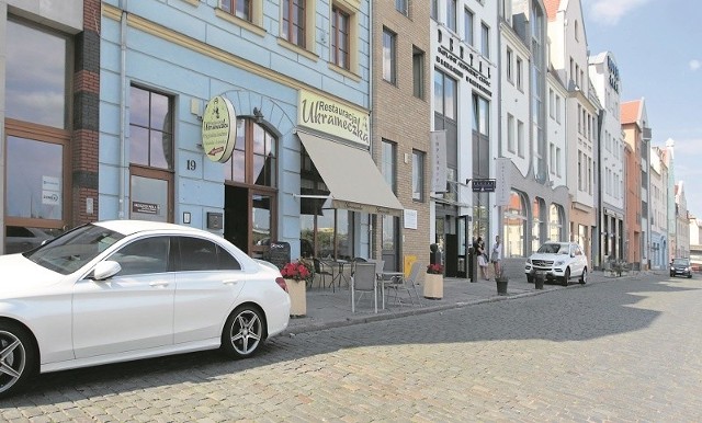 Receptą na źle zaparkowane pojazdy przy ulicy Panieńskiej mają być estetyczne donice.