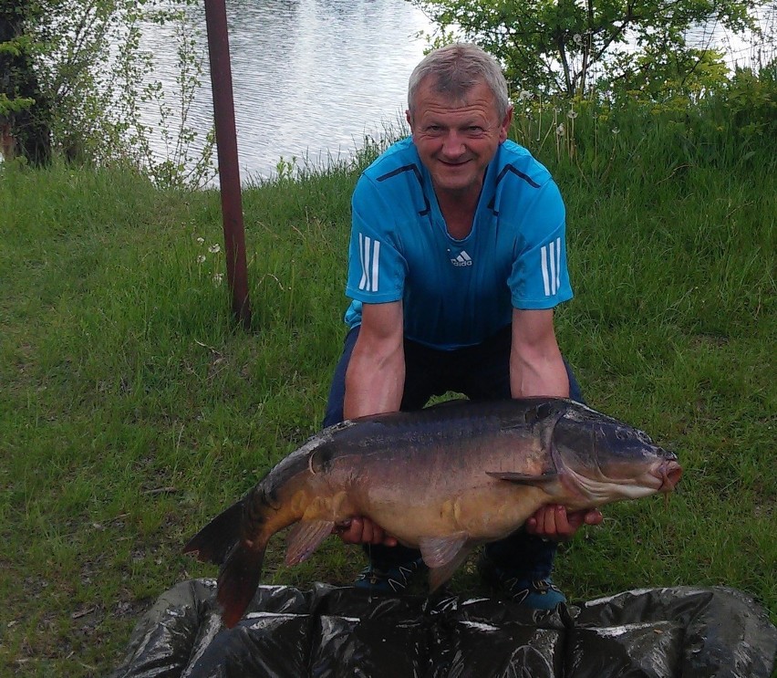 Karp o wadze 17 kg, mierzący 98 cm został złowiony w akwenie...