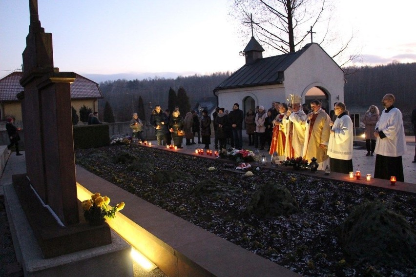 W Michniowie podczas Zaduszek modlono się za cywilne ofiary...
