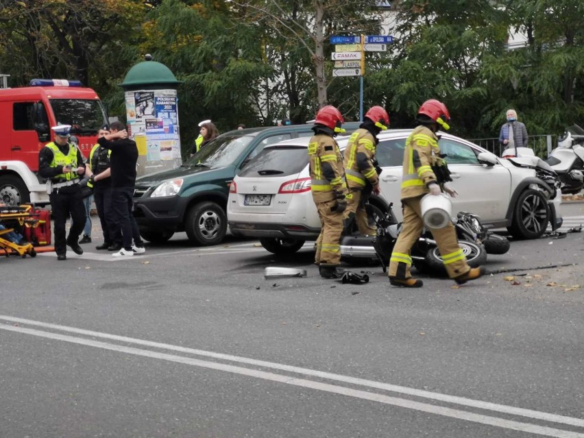 Wypadek w Kluczborku. Zderzenie motocykla z samochodem