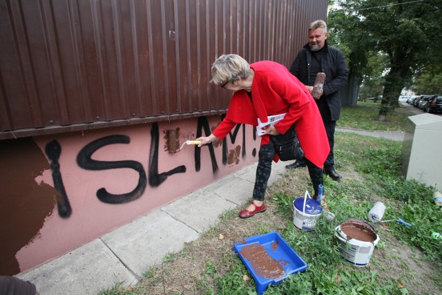 W sobotę w ramach ogólnopolskiego dnia zamalowywania nienawistnych napisów zniknęło hasło z bloku przy ul. Jana
