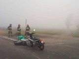Wolenice: Motocyklista i motorowerzysta zderzyli się we mgle [ZDJĘCIA]