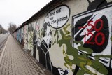 Mural z prezydentem Krakowa to hit! Prezeska krytykowanej spółki pozuje na jego tle, a Jacek Majchrowski ocenia: "Całkiem udany portret" 