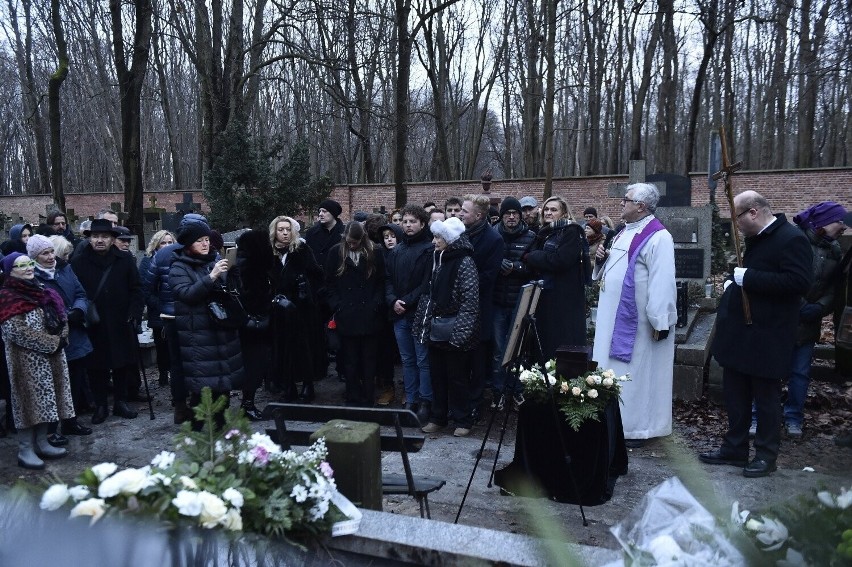 Pogrzeb Andrzeja Matula. Rodzina oraz ikony mediów pożegnały słynnego dziennikarza i lektora
