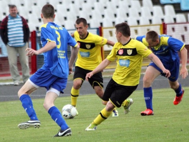 W spotkaniu rozegranym na stadionie przy ulicy Witosa Amator pokonał Koronę 3:1.