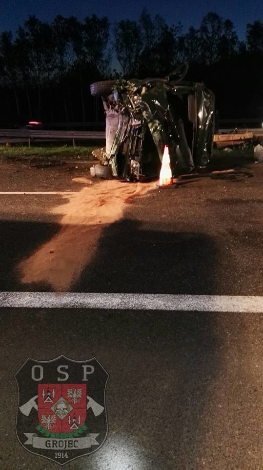 Wypadek ukraińskiego busa i osobówki na autostradzie A4 przy węźle Rudno. Ranni helikopterem zostali przetransportowani do szpitali