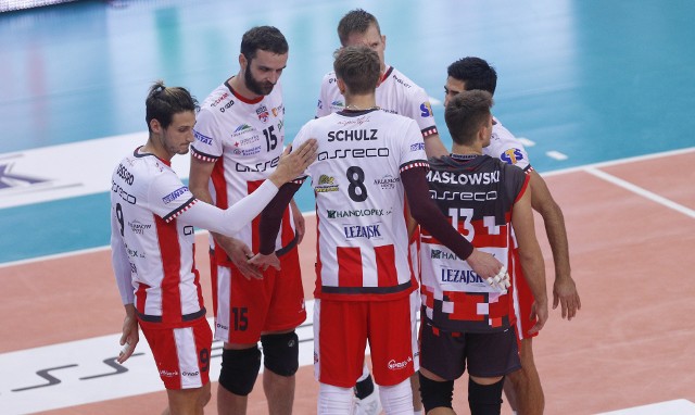 PlusLiga. Kolejna porażka! Asseco Resovia uległa GKS Katowice 0:3. Gwizdy na Podpromiu.