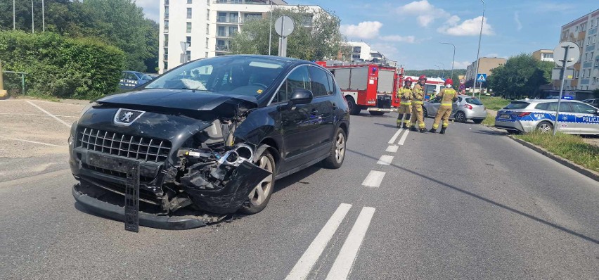Groźny wypadek na ulicy Staszica w Koszalinie. Dwie kobiety trafiły do szpitala [ZDJĘCIA]